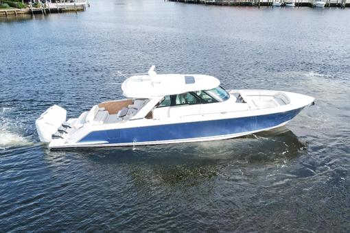 48' 2022 Tiara Yachts 48 LS
